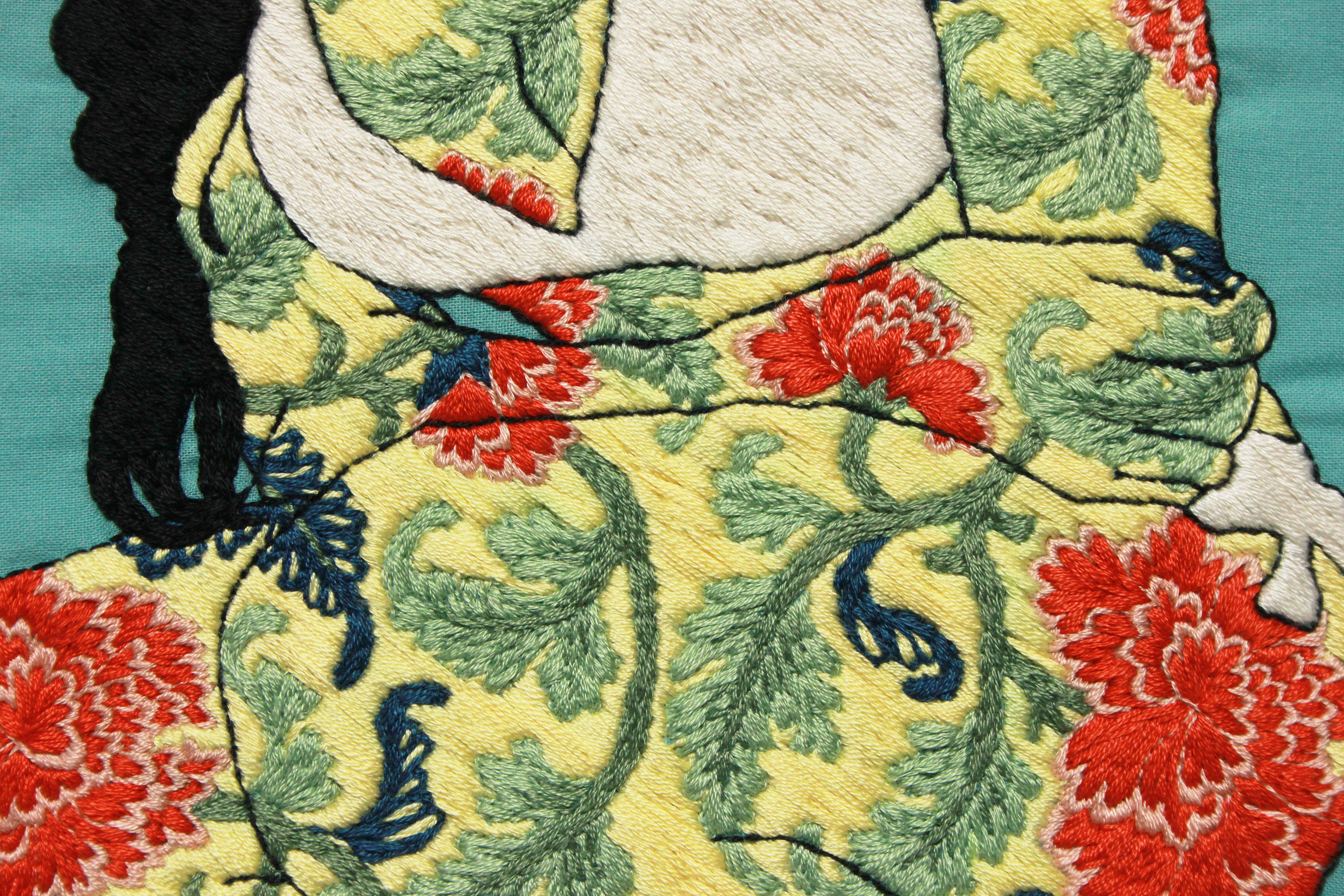 GIRL02.detail-chest